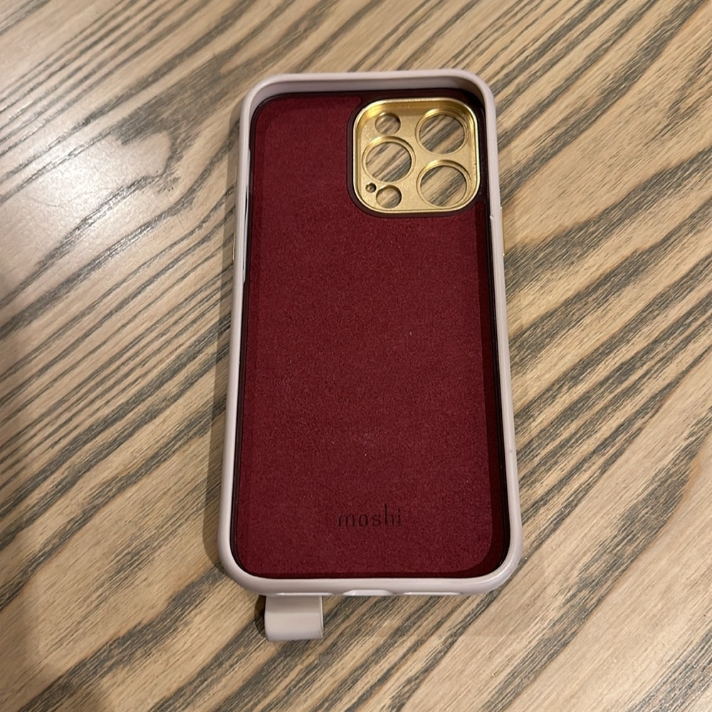 Moshi 14 Pro Max case. Good condition. Excellent price.